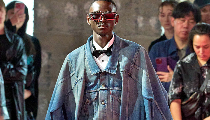 Junya Watanabe 2025 Spring Summer Mens Runway Collection - Paris Fashion Week Homme Printemps Eté - Destroyed Destructed Distressed Deconstructed Frayed Raw Hem Denim Jeans Patchwork Patches Suit Blazer Tuxedo Jacket Coat Check Plaid Extra Layer Pockets Bow Tie Hanging Sleeve Poncho Cloak Heavy Metal Punk Rock Bandanna Long Sleeve Shirt Windows Geometric Stripes Bib White Shirt Brogues